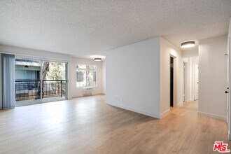 Building Photo - 1352 S Carmelina Ave