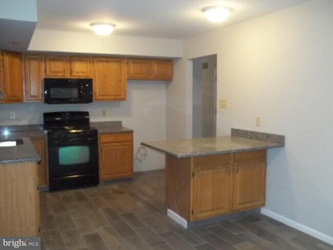 Foto del edificio - 4908 Tall Cedar Ct