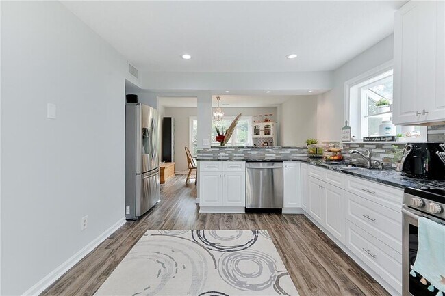 Building Photo - 4180 Pineset Dr