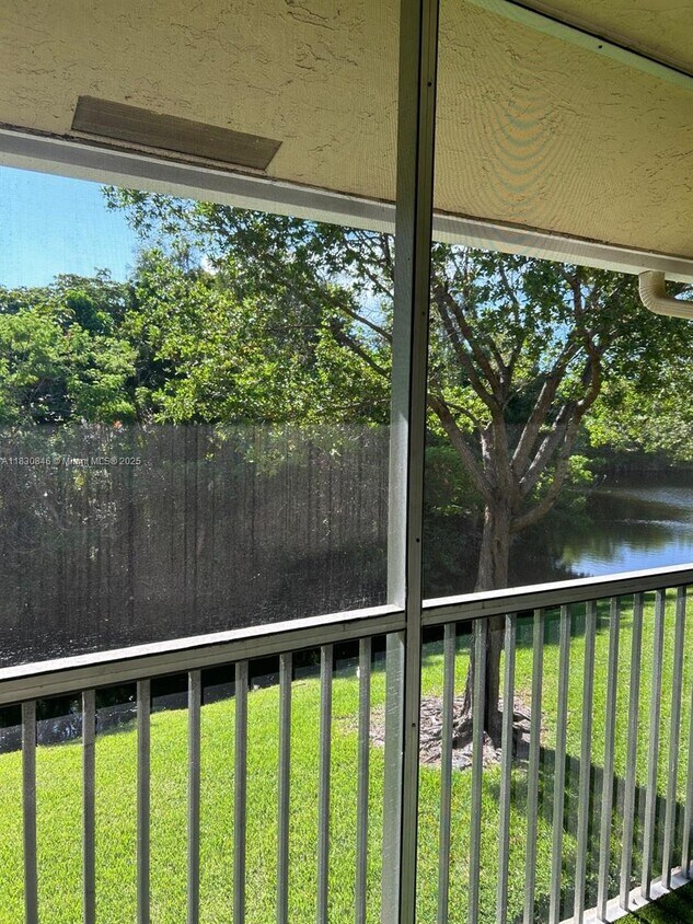 Foto principal - 3610 N University Dr