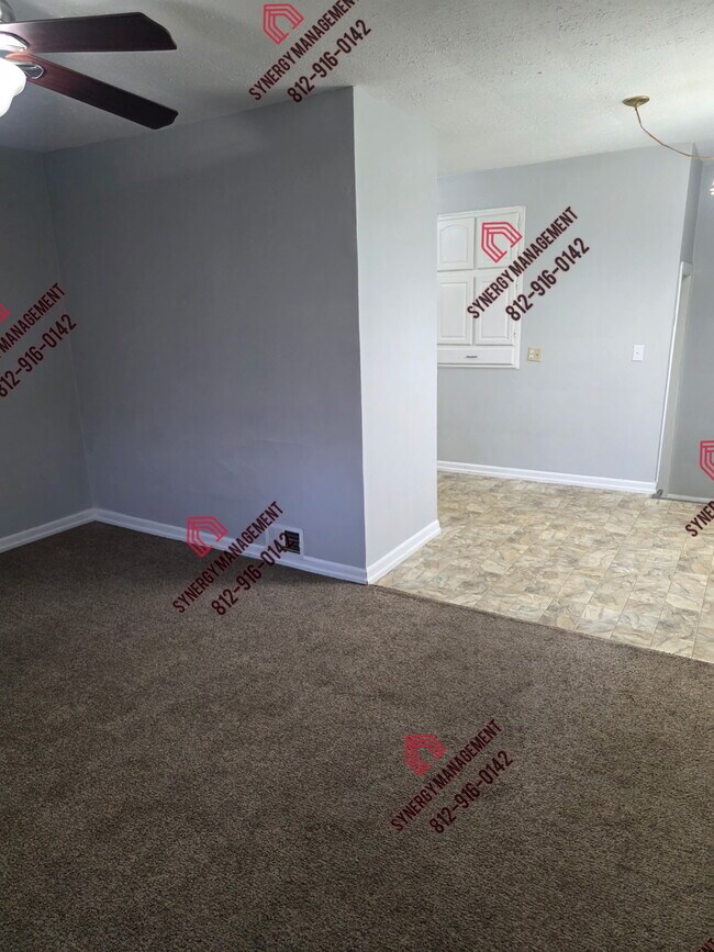 Building Photo - 821 Stanley Ave