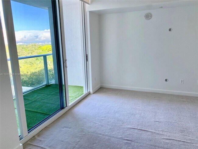 Foto del edificio - 4250 Biscayne Blvd