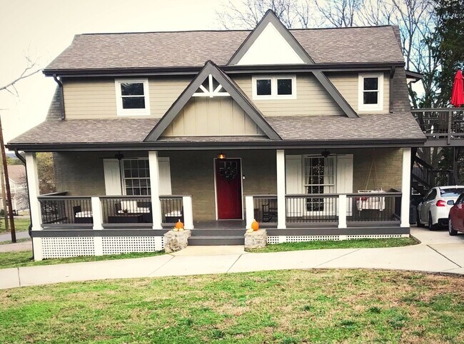 Front of the house - 1711 Sherwood Ln