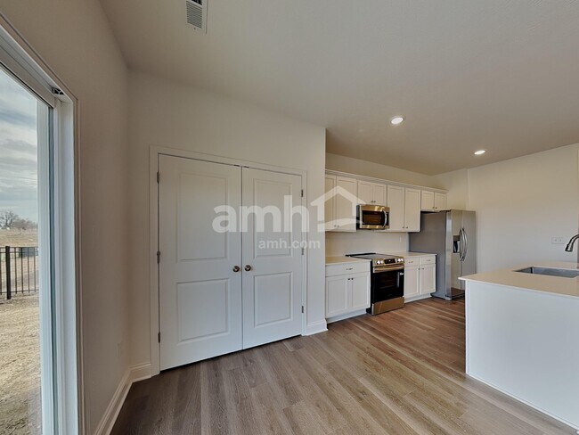 Foto del edificio - 9106 Henley Ave