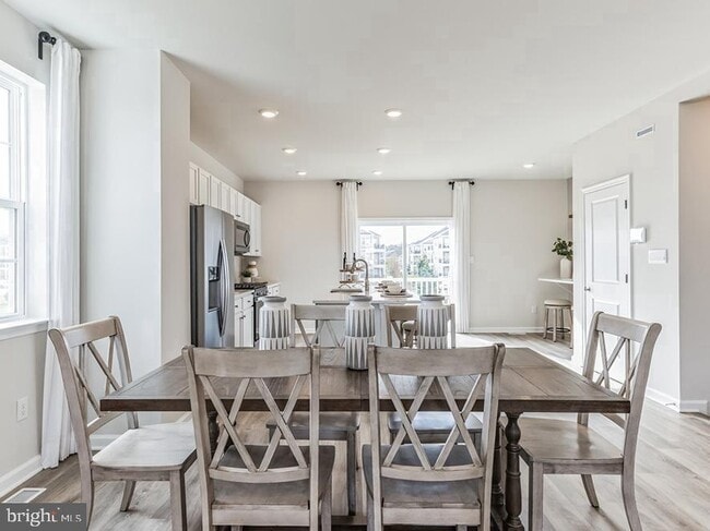 Building Photo - 216 Macoun Way