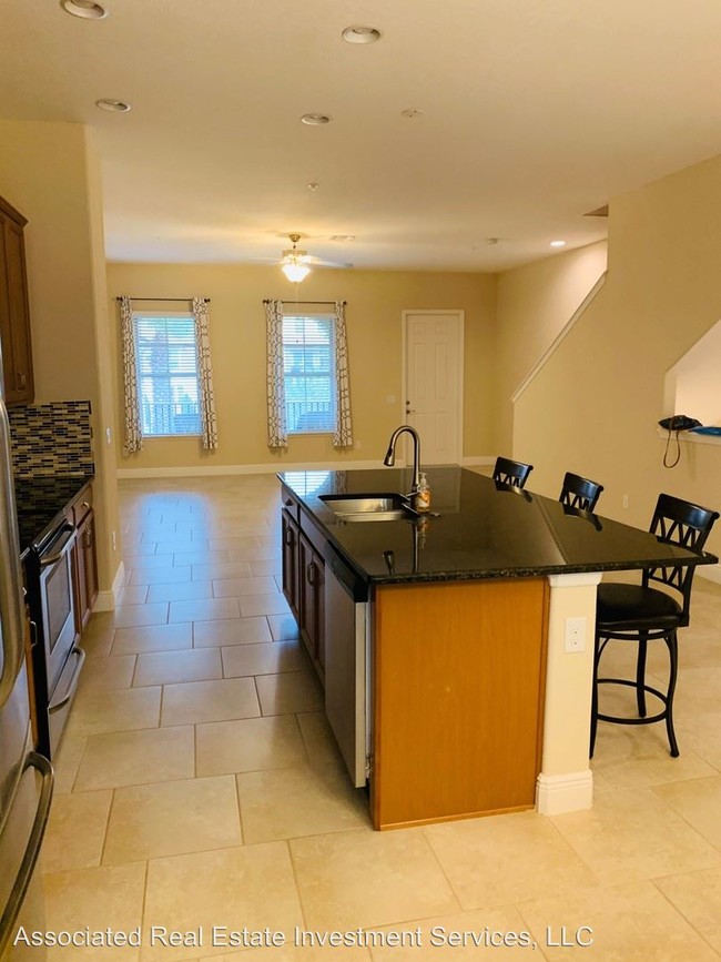 Building Photo - 2724 Lobelia Dr