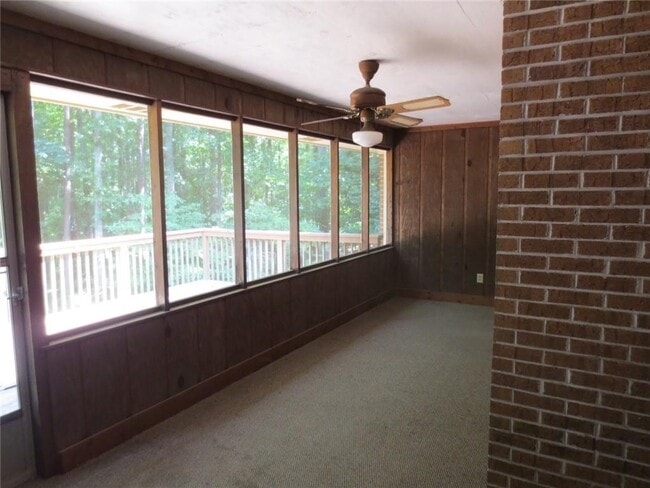 Building Photo - 220 Lantern Ridge Ct