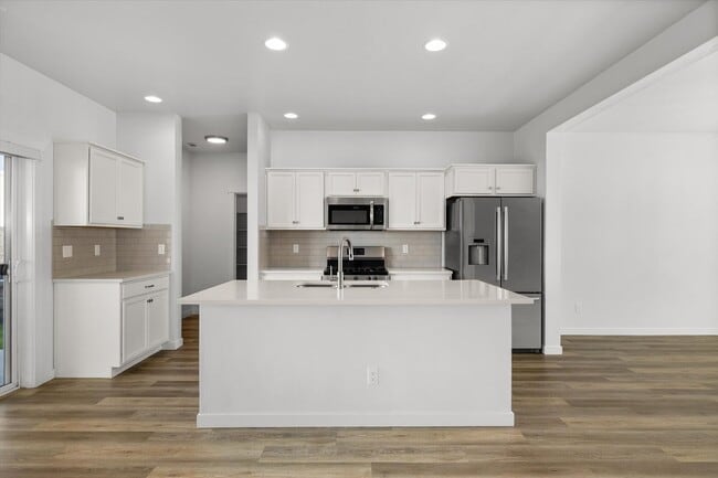 Building Photo - Eagle, ID – Spacious 3 Bedroom + Bonus Room