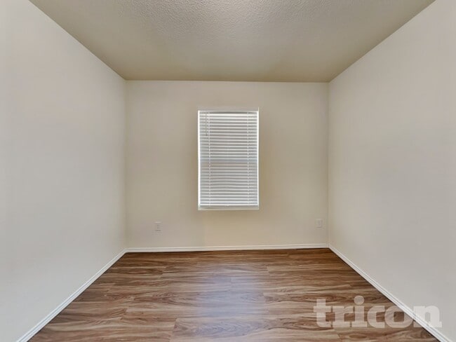 Foto del edificio - 5632 McClelland St