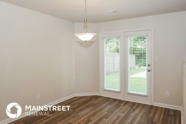 Building Photo - 204 Farmington Dr