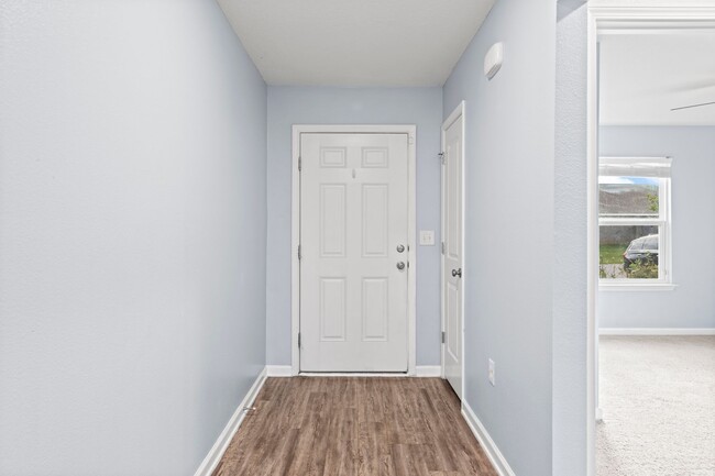Building Photo - Redstone Commons 4bed/2bath Available Now!