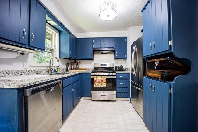 Building Photo - 468 Harpswell Rd