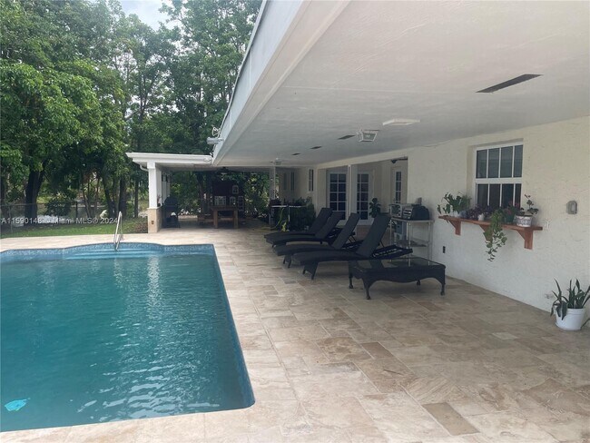 Foto del edificio - 11025 SW 70th Ave