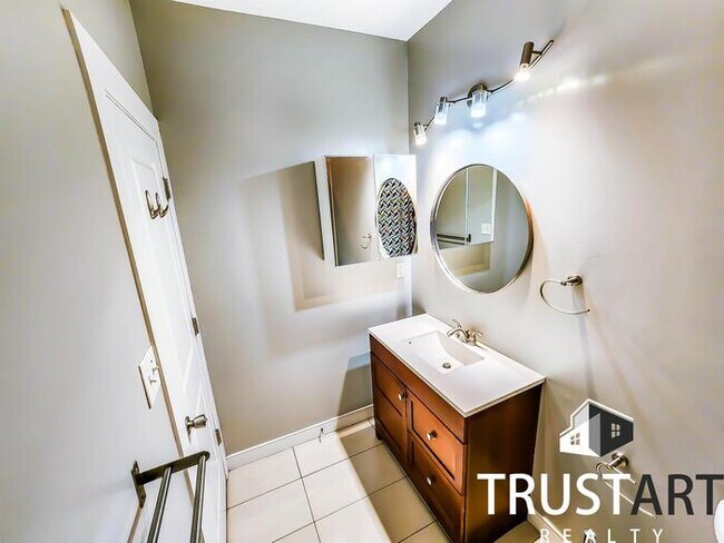 Building Photo - Vibrant 2-Bedroom Condominium in Spring Ga...