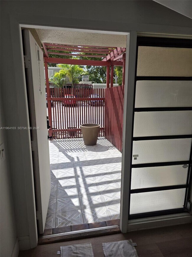 Foto del edificio - 10951 Cypress Rd