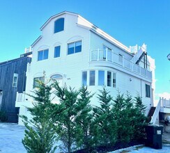 Building Photo - 675 Dune Rd