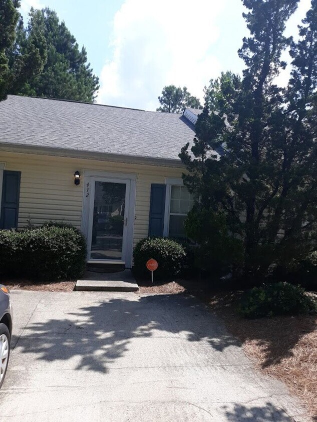 Foto principal - Delightful Two Bedroom Two Full Bath Home!
