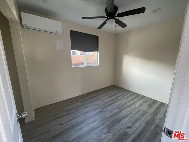 Foto del edificio - 613 W 83rd St