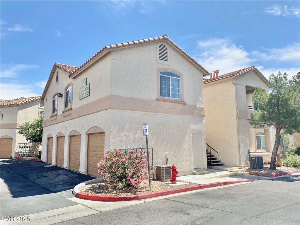 Foto principal - 1830 N Buffalo Dr