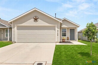 Building Photo - 9129 Navarro Vis