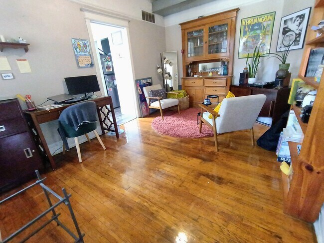 Comedor - 3516 Broadway N
