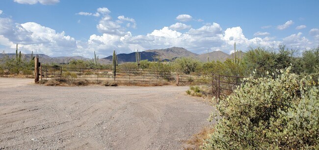 Foto del edificio - 6101 Maguay Rd