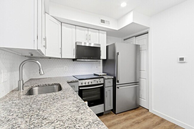Foto del edificio - 2148 N Franklin St
