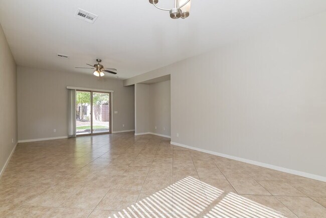 Foto del edificio - 6096 Saddle Horse Ave