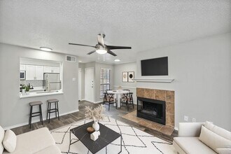 Interior Photo - Bridges at Deer Run