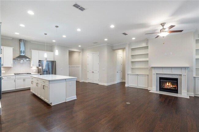 Building Photo - 3430 Steinbeck St