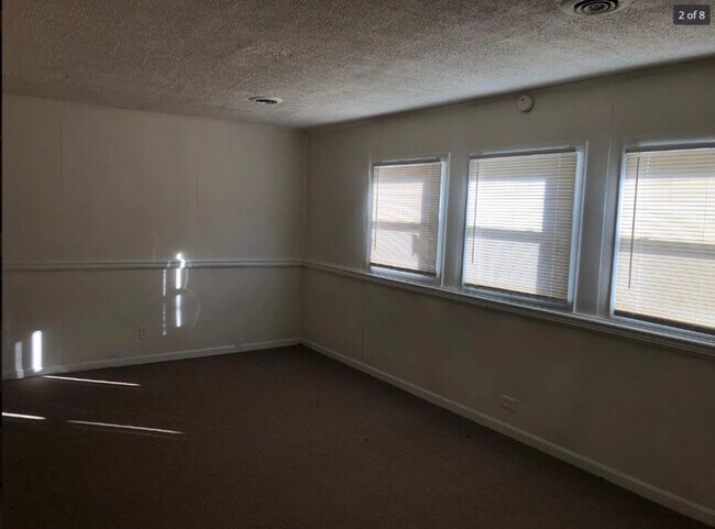 Building Photo - 5900 Wainwright Dr