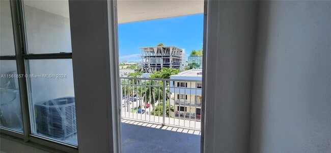 Foto del edificio - 1300 Lincoln Rd