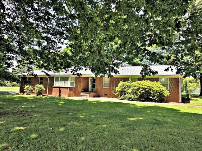 Foto del edificio - House Athens/Limestone County 4BR/2BA with 2 car garage