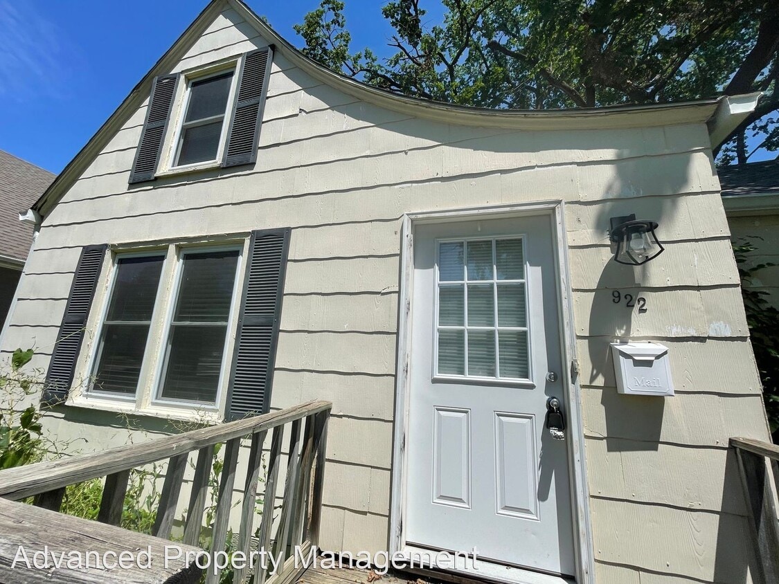 4 br, 2 bath House 922 Thurston Street House for Rent in Manhattan