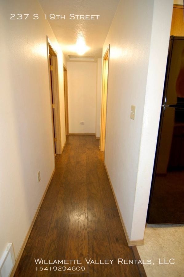 Building Photo - Amazing 3bdr/2bth Duplex