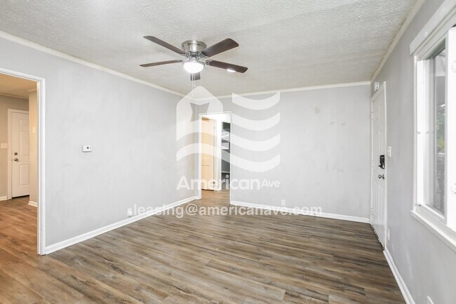 Foto del edificio - 2036 W Kessler Blvd N Dr