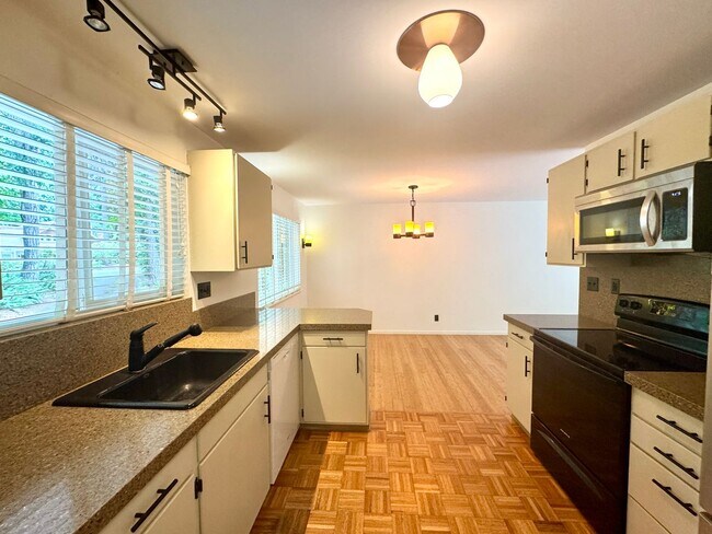 Foto del edificio - Winslow mid-century rambler....refreshed and ready to call home