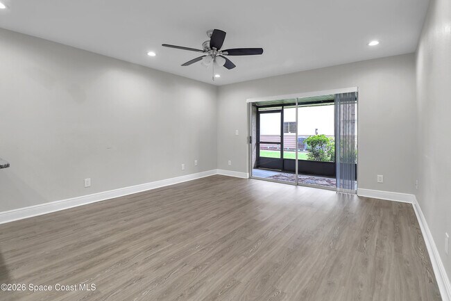 Foto del edificio - 927 Prosperity Pl