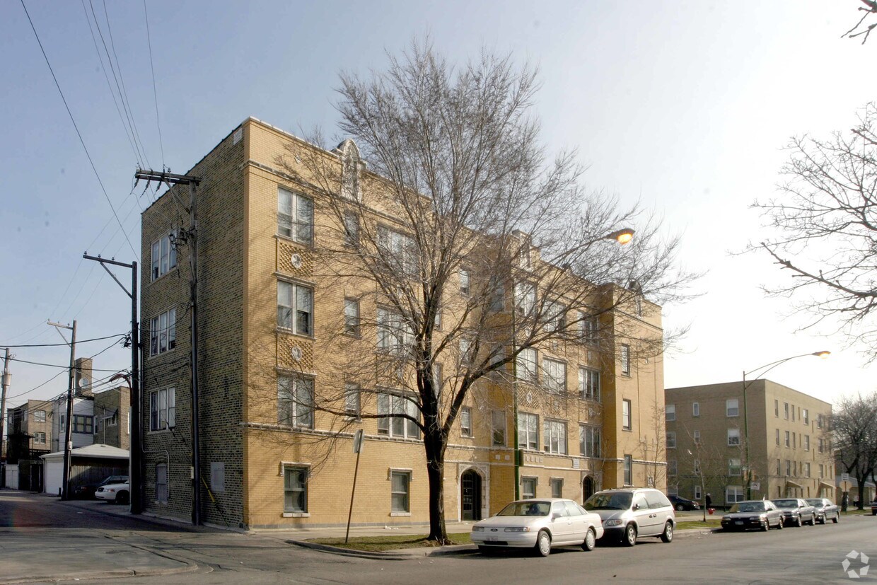 Primary Photo - 2740-2744 W Granville Ave