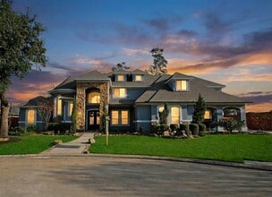 Building Photo - 15823 Medina Lake Ln