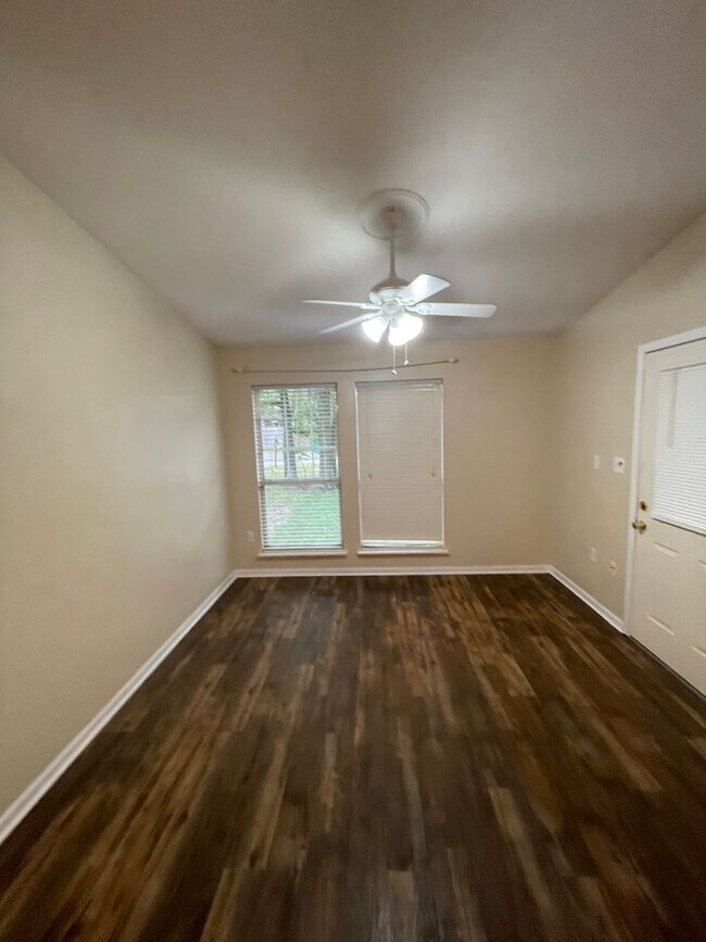 Foto del edificio - 803 Roy Street, Unit B