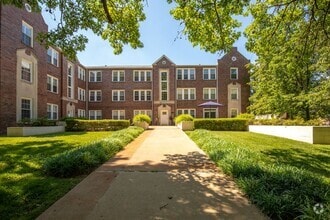 Building Photo - 7564 Wydown Blvd