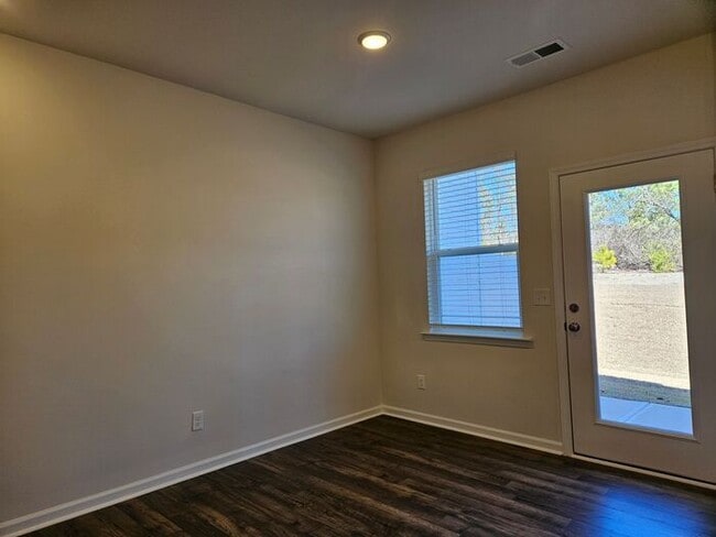 Building Photo - Welcome to The Falls!