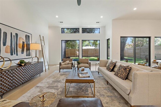 Foto del edificio - 2305 Southern Oaks Dr