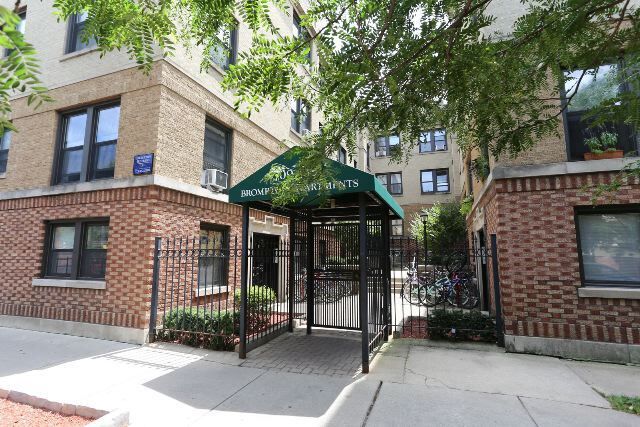 Building Photo - 706 W Brompton Ave