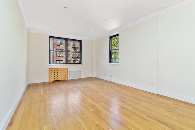 Foto del edificio - 329 W 14th St