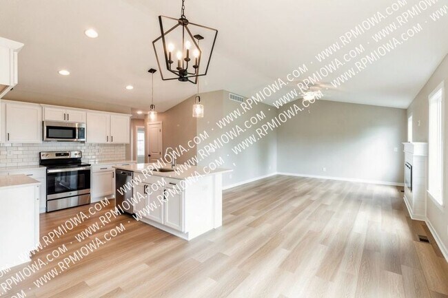 Building Photo - PRIVATE BACKYARD!! 4 Bedroom, 3 Bath Home ...