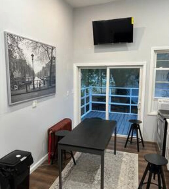 Foto del edificio - 56-14 Clover Pl