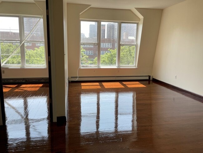 Foto del edificio - 229 E 110th St