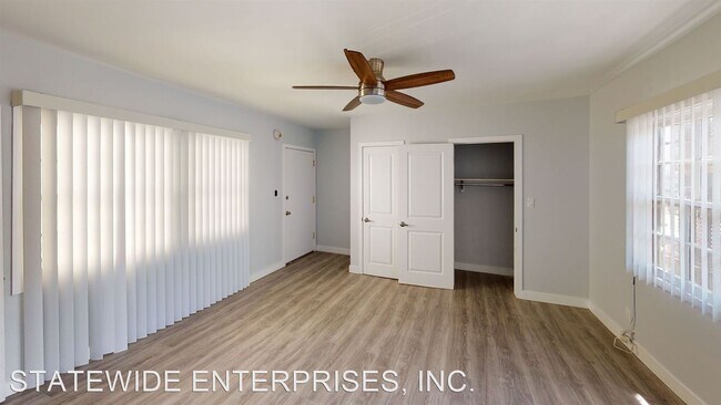 Foto del edificio - 1135 S Grand View St